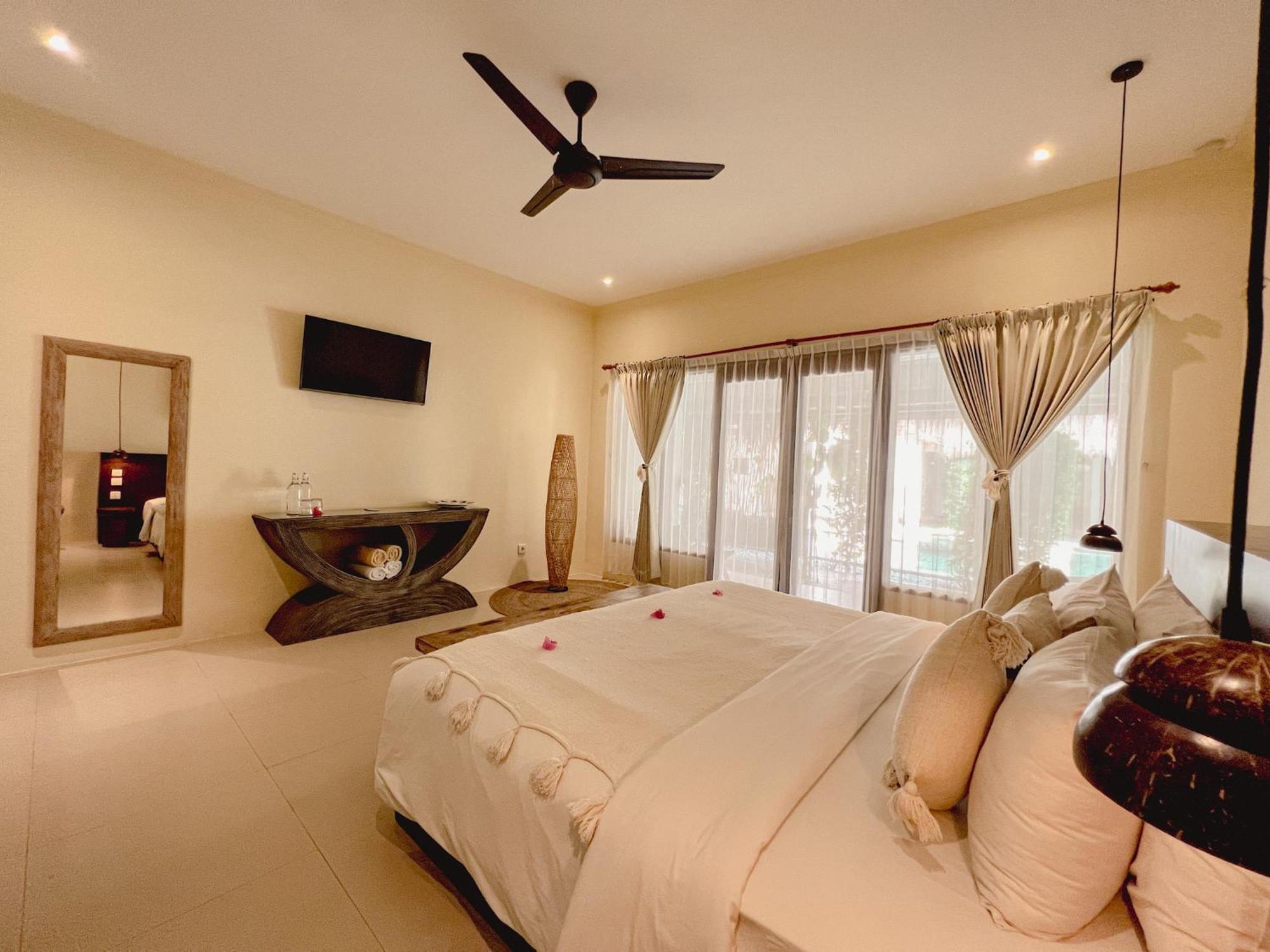 Rascals Hotel 3*